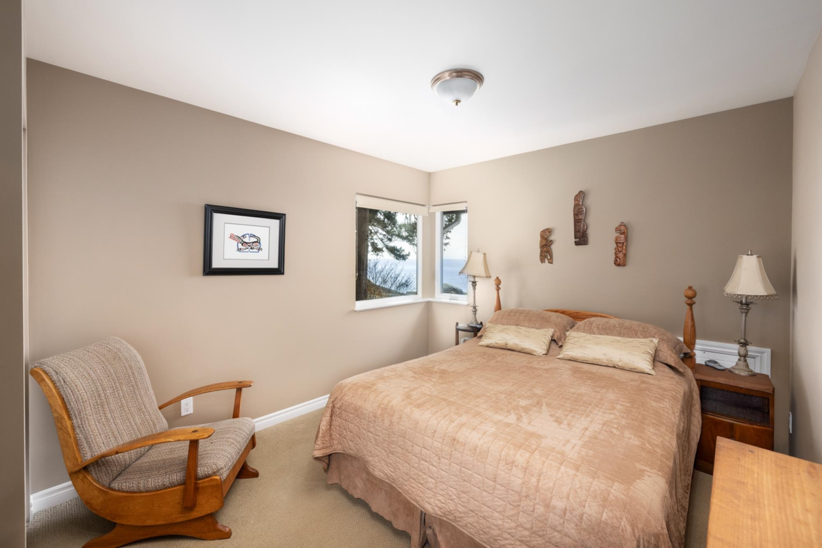 Swimming Pool Photo of 1537 Mccullough Road, Sechelt, BC