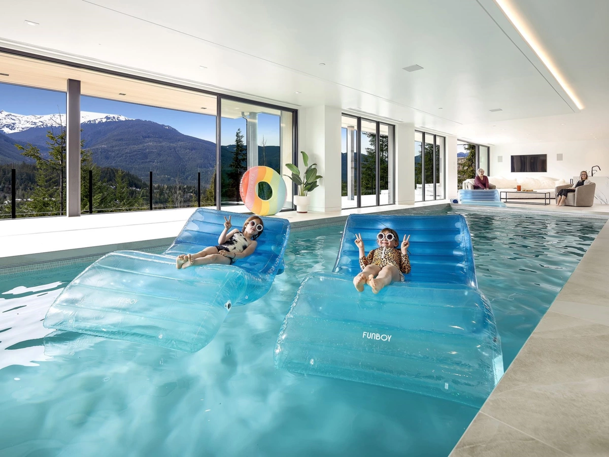 Living Room Photo of 3824 Sunridge Drive, Whistler, BC