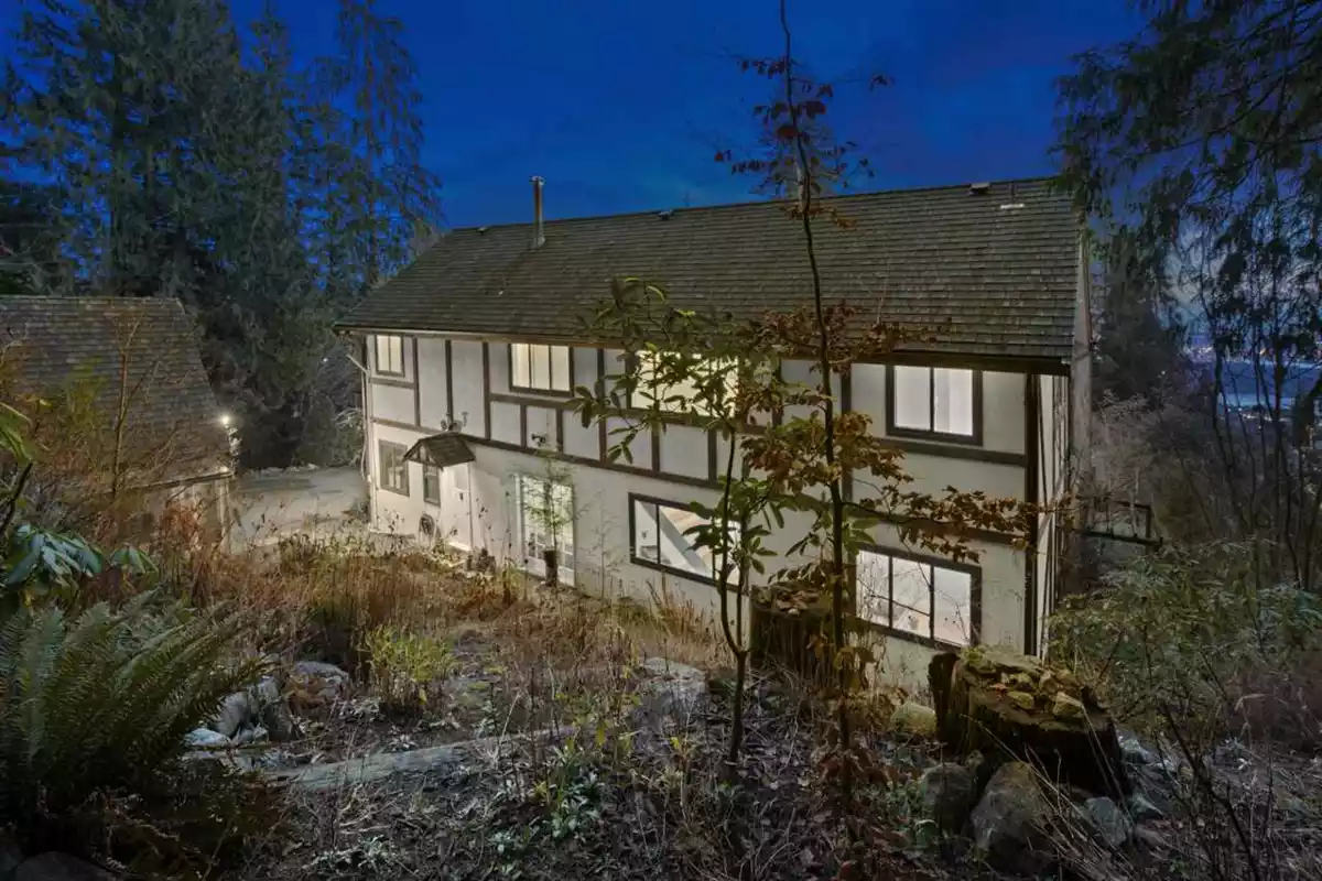 Family Room Photo of 1145 Millstream Road, West Vancouver, BC