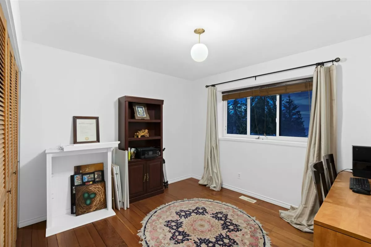 Garden / Landscaping Photo of 1145 Millstream Road, West Vancouver, BC