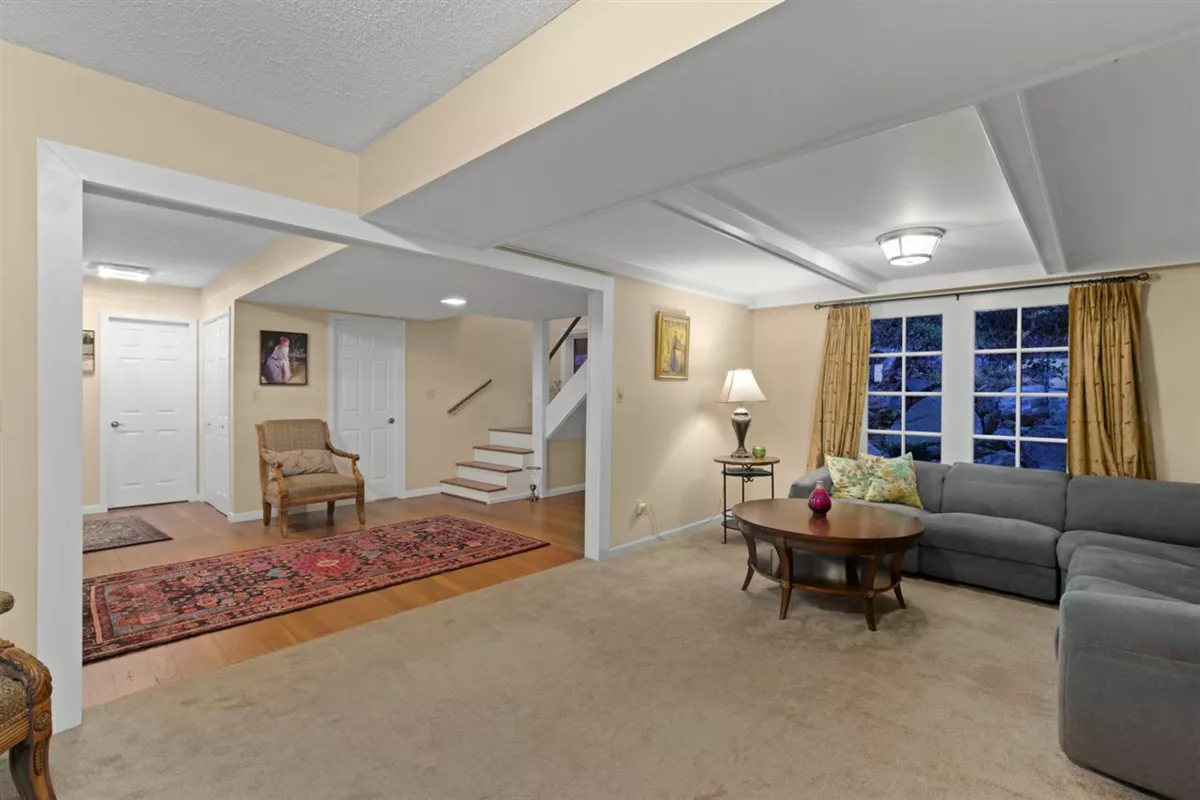 Guest Bathroom Photo of 1145 Millstream Road, West Vancouver, BC