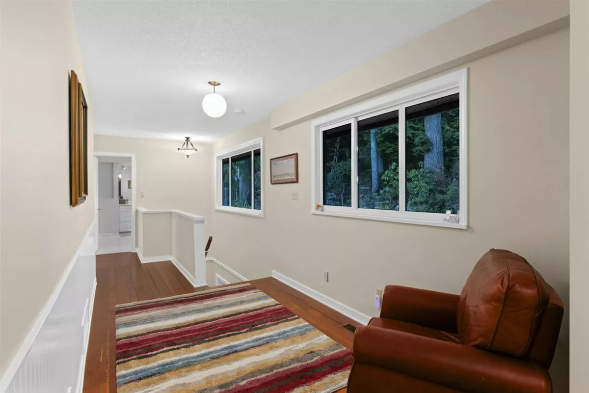 Hallway Photo of 1145 Millstream Road, West Vancouver, BC