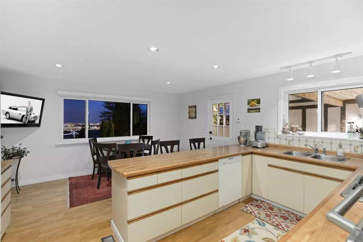 Loft / Bonus Room Photo of 1145 Millstream Road, West Vancouver, BC