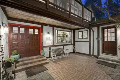 Breakfast Nook Photo of 1145 Millstream Road, West Vancouver, BC
