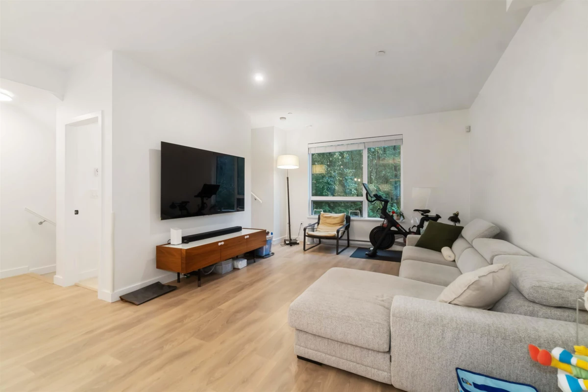 Kitchen Island Photo of 505 3105 St George Street, Port Moody, BC