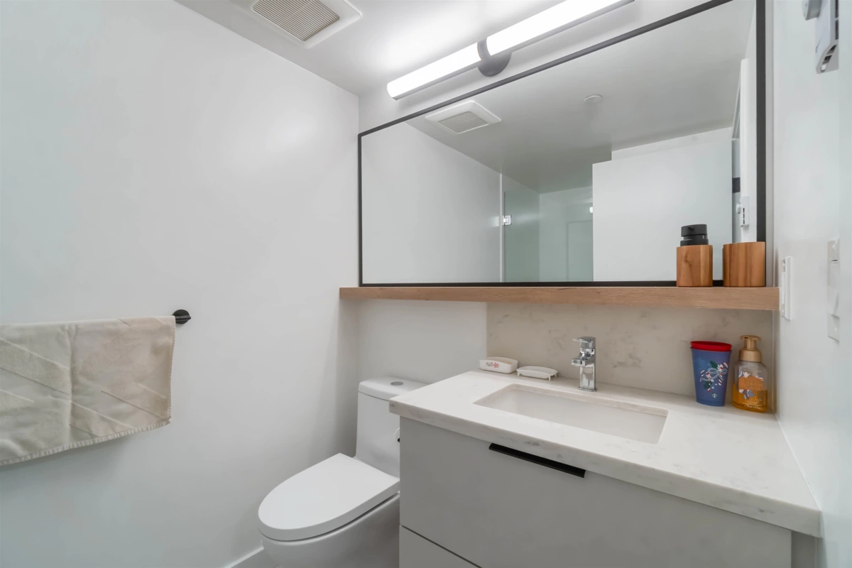 Kitchen Photo of 505 3105 St George Street, Port Moody, BC