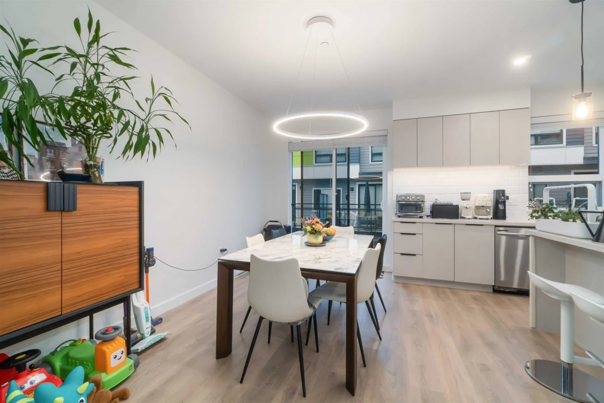 Walk-In Closet Photo of 505 3105 St George Street, Port Moody, BC