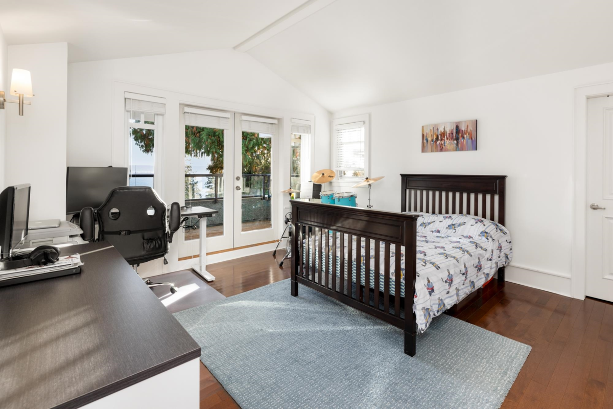 Entry Foyer Photo of 2623 Lawson Avenue, West Vancouver, BC