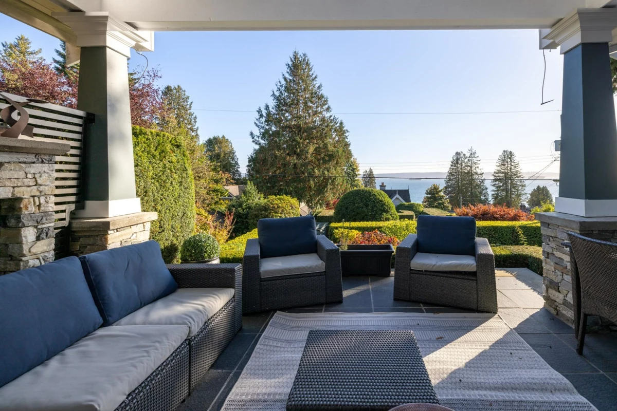 Family Room Photo of 2623 Lawson Avenue, West Vancouver, BC