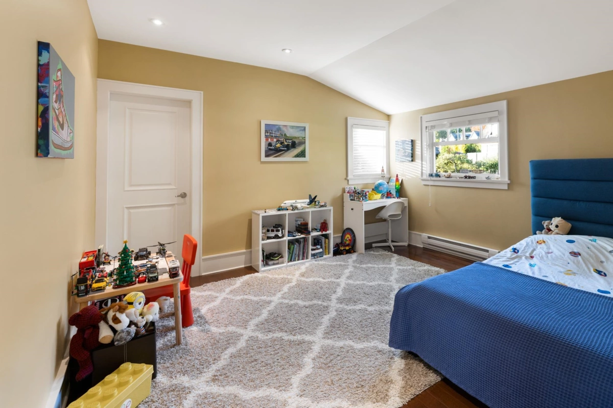 Garage Interior Photo of 2623 Lawson Avenue, West Vancouver, BC