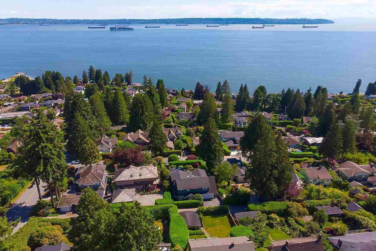 Living Room Photo of 2623 Lawson Avenue, West Vancouver, BC
