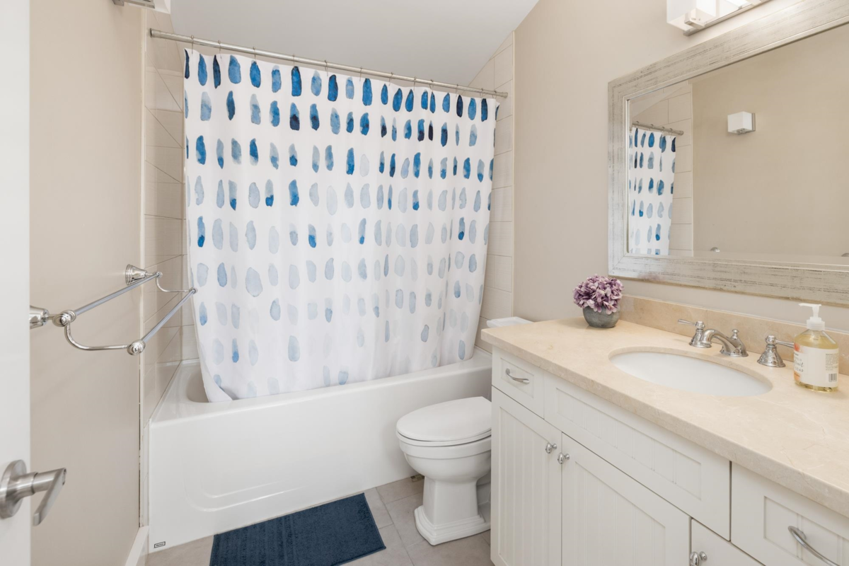 Staircase Photo of 2623 Lawson Avenue, West Vancouver, BC