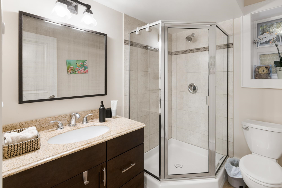 Swimming Pool Photo of 2623 Lawson Avenue, West Vancouver, BC