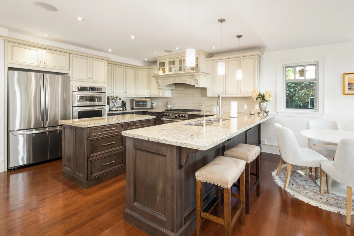 Walk-In Closet Photo of 2623 Lawson Avenue, West Vancouver, BC