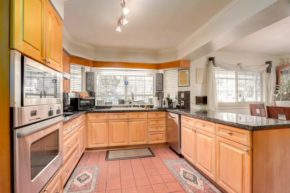 Primary Bathroom Photo of 8850 Delvista Drive, Delta, BC