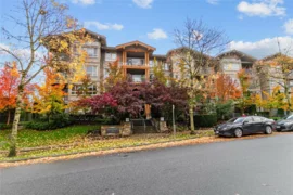 302 3132 Dayanee Springs Boulevard, Coquitlam, BC