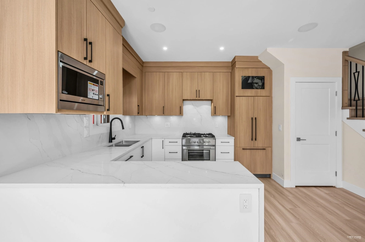 Breakfast Nook Photo of 2371 Adanac Street, Vancouver, BC