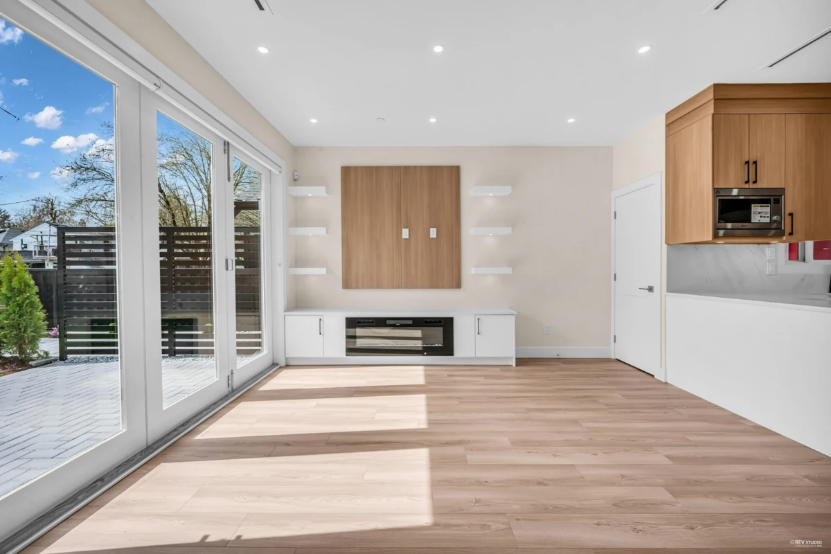 Dining Area Photo of 2371 Adanac Street, Vancouver, BC