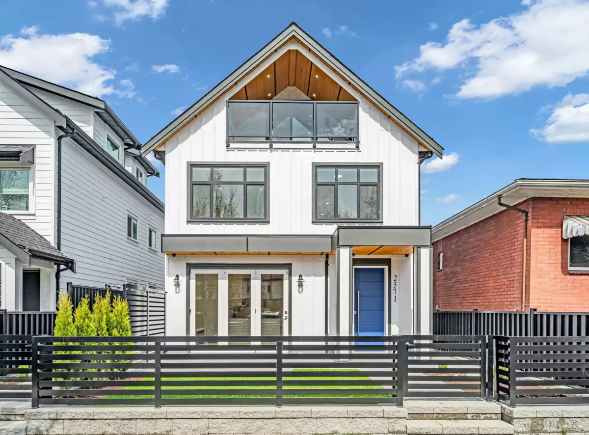 Hallway Photo of 2371 Adanac Street, Vancouver, BC