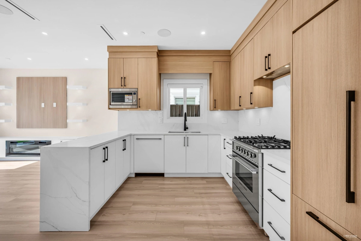 Kitchen Island Photo of 2371 Adanac Street, Vancouver, BC