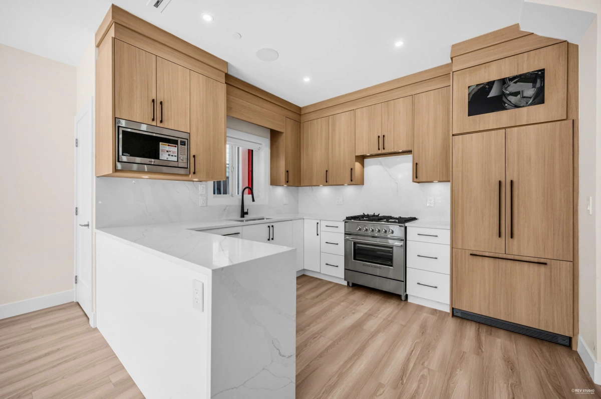 Kitchen Photo of 2371 Adanac Street, Vancouver, BC