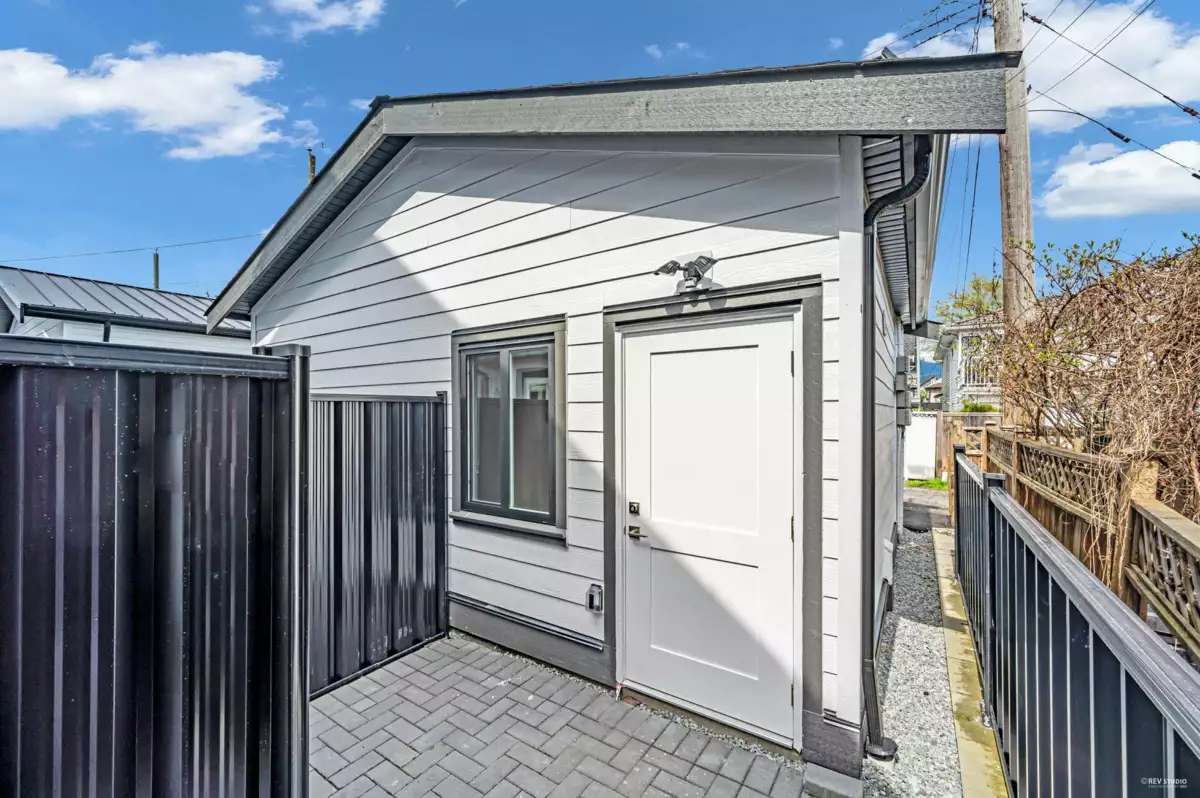 Outdoor Deck Photo of 2371 Adanac Street, Vancouver, BC