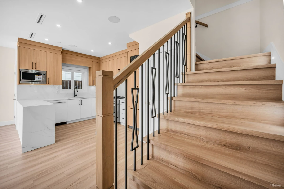 Walk-In Closet Photo of 2371 Adanac Street, Vancouver, BC