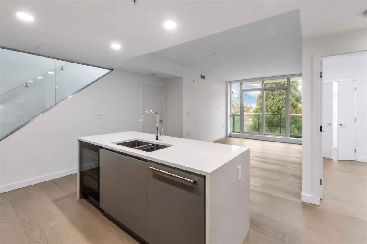 Dining Area Photo of 601 4240 Cambie Street, West Vancouver, BC
