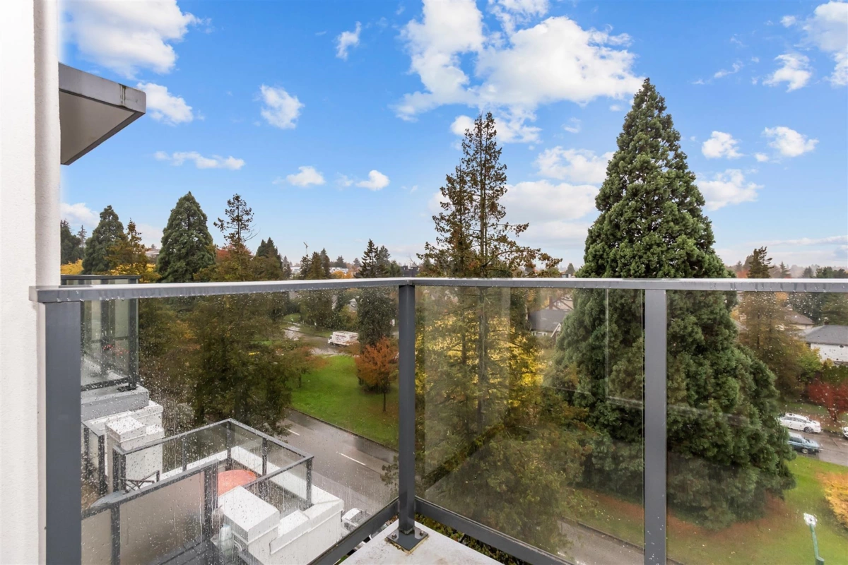 Kitchen Island Photo of 601 4240 Cambie Street, West Vancouver, BC