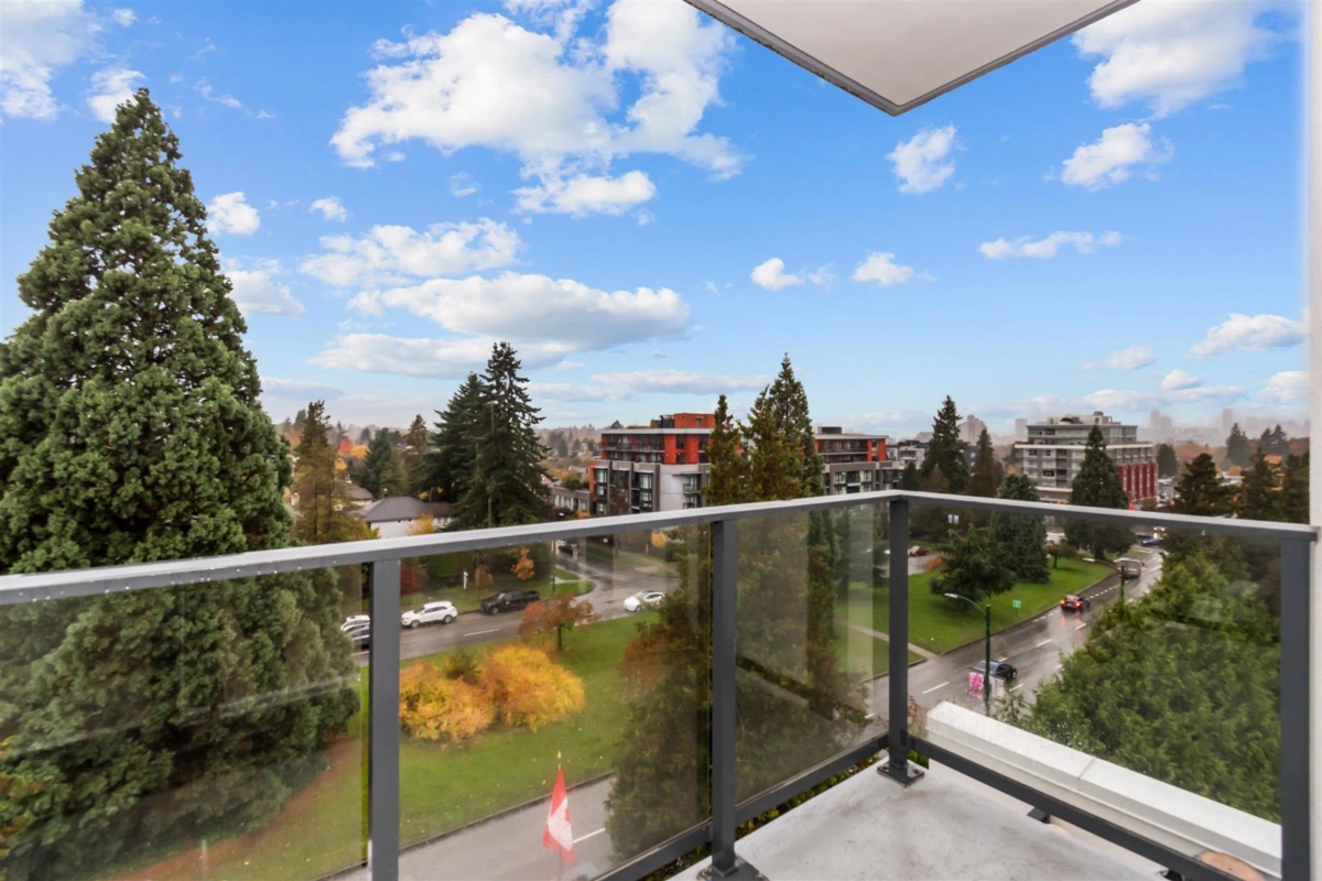 Kitchen Photo of 601 4240 Cambie Street, West Vancouver, BC