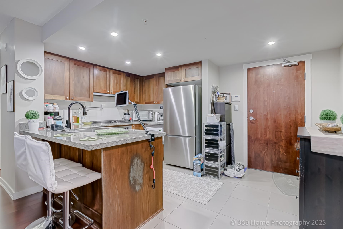 Kitchen Island Photo of 128 9373 Hemlock Drive, Richmond, BC