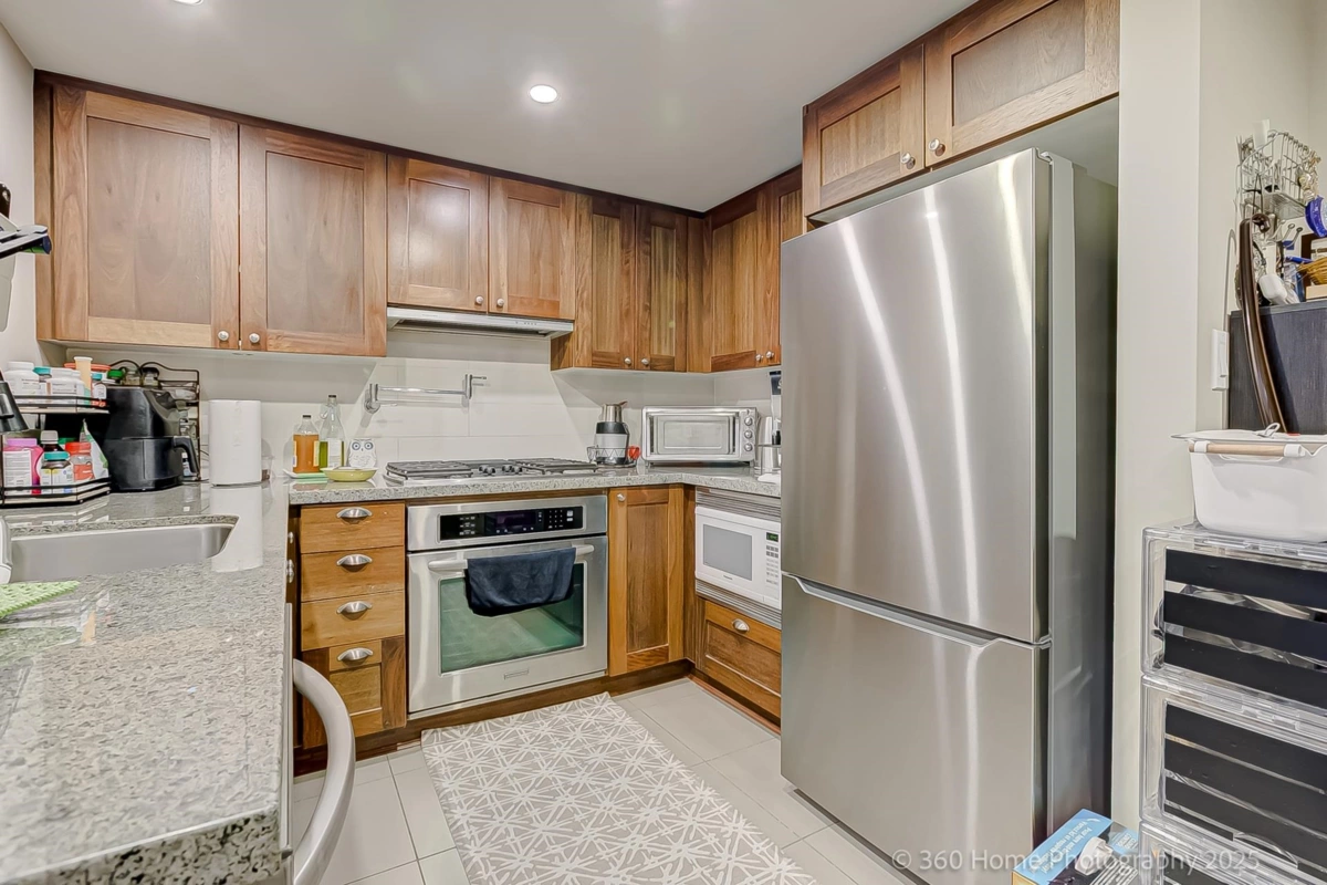 Kitchen Photo of 128 9373 Hemlock Drive, Richmond, BC