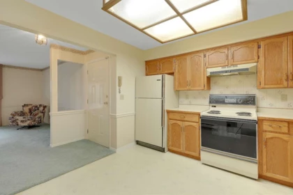 Kitchen Photo of 3 33123 George Ferguson Way, Abbotsford, BC