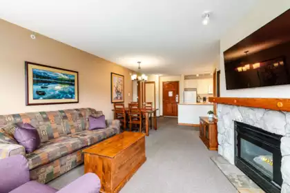 557 4800 Spearhead Drive, Whistler, BC, Whistler — Apartment/Condo for sale