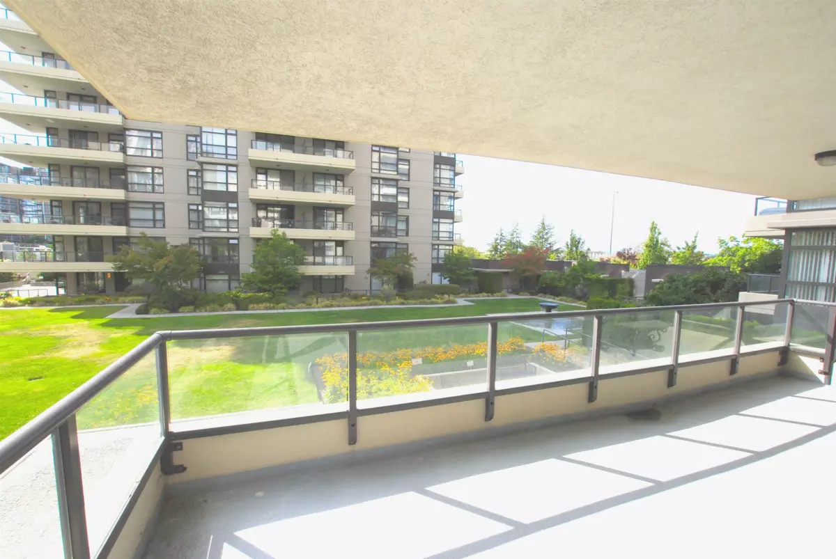Kitchen Island Photo of 406 8160 Lansdowne Road, Richmond, BC