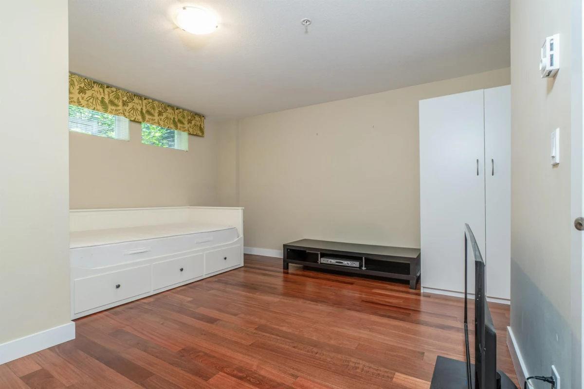 Hallway Photo of 6602 Arbutus Street, Vancouver, BC