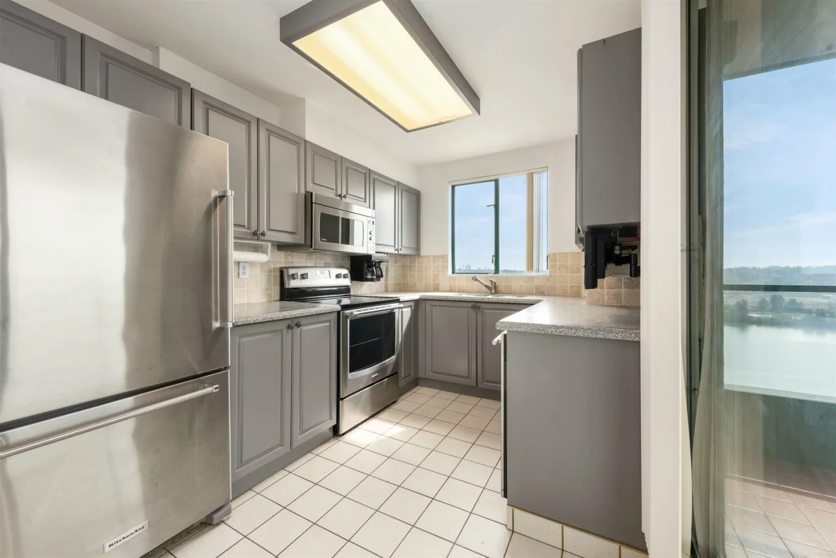 Kitchen Island Photo of 1602 420 Carnarvon Street, New Westminster, BC