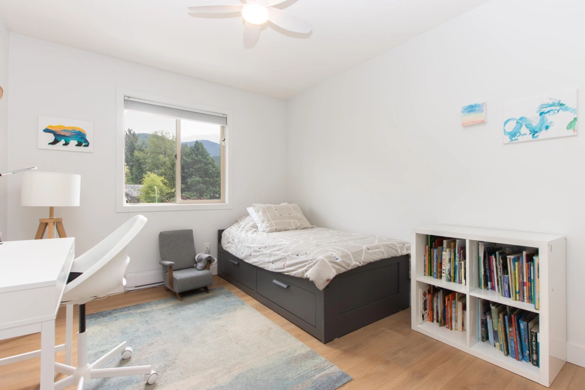 Guest Bathroom Photo of 10 41450 Government Road, Brackendale, BC