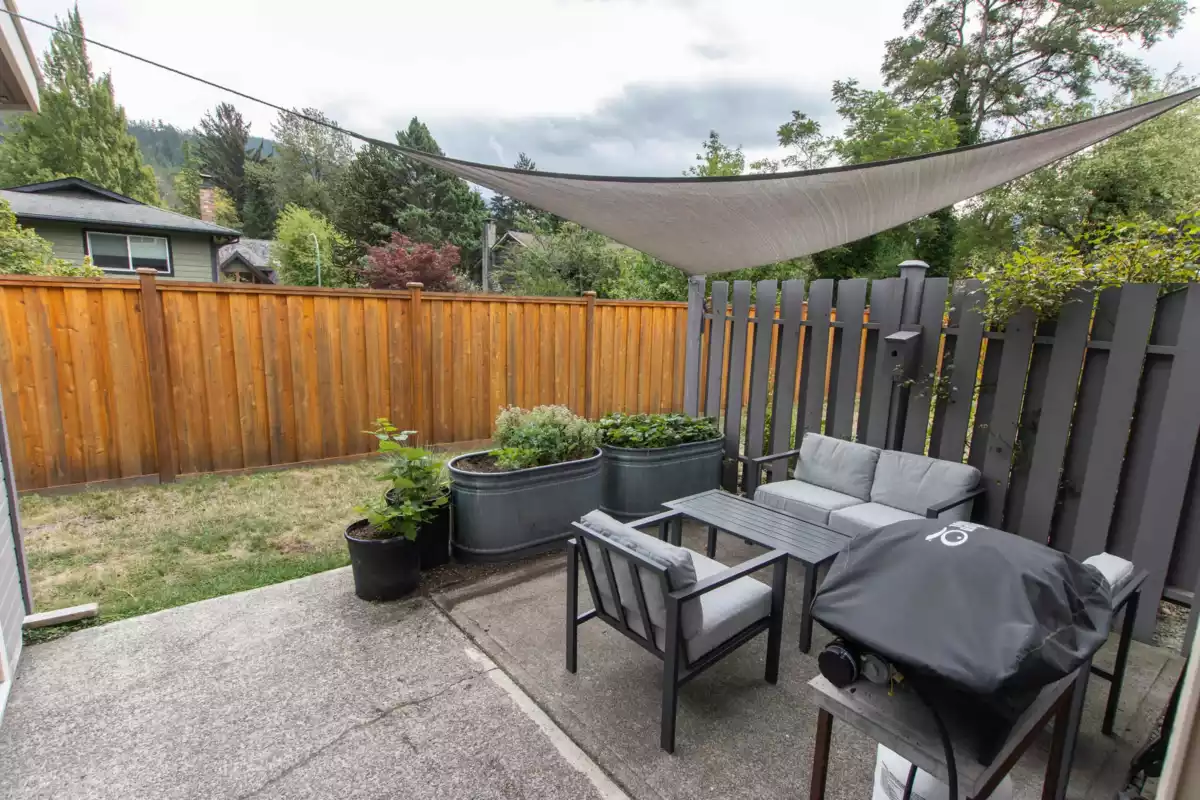 Hallway Photo of 10 41450 Government Road, Brackendale, BC
