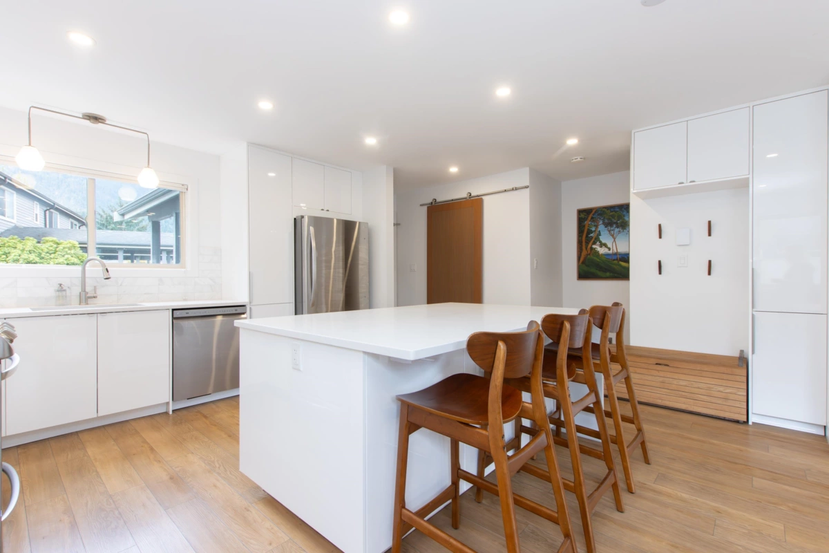 Kitchen Island Photo of 10 41450 Government Road, Brackendale, BC