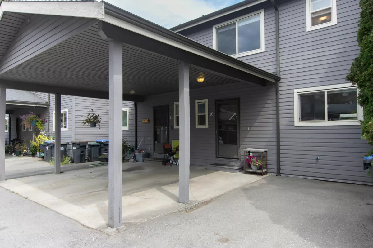 Laundry Room Photo of 10 41450 Government Road, Brackendale, BC