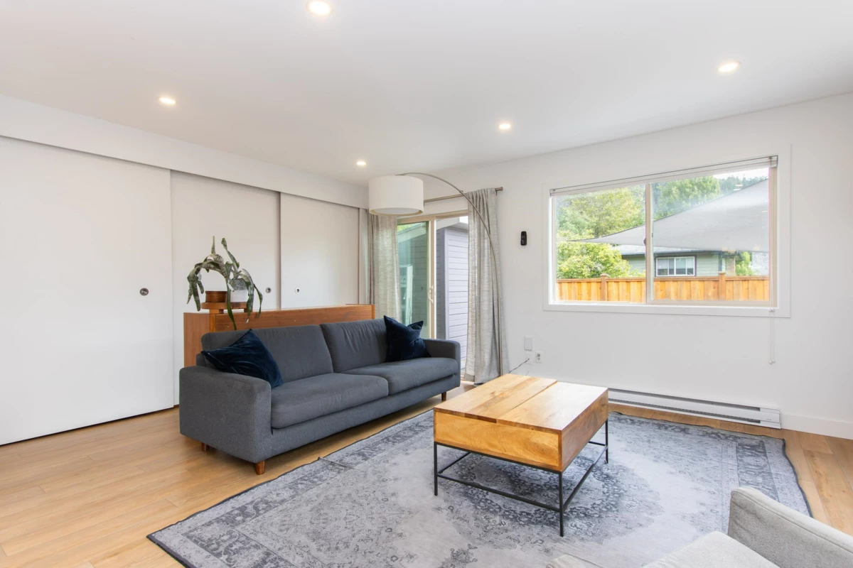 Living Room Photo of 10 41450 Government Road, Brackendale, BC