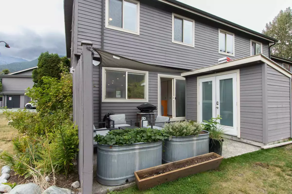 Mudroom Photo of 10 41450 Government Road, Brackendale, BC