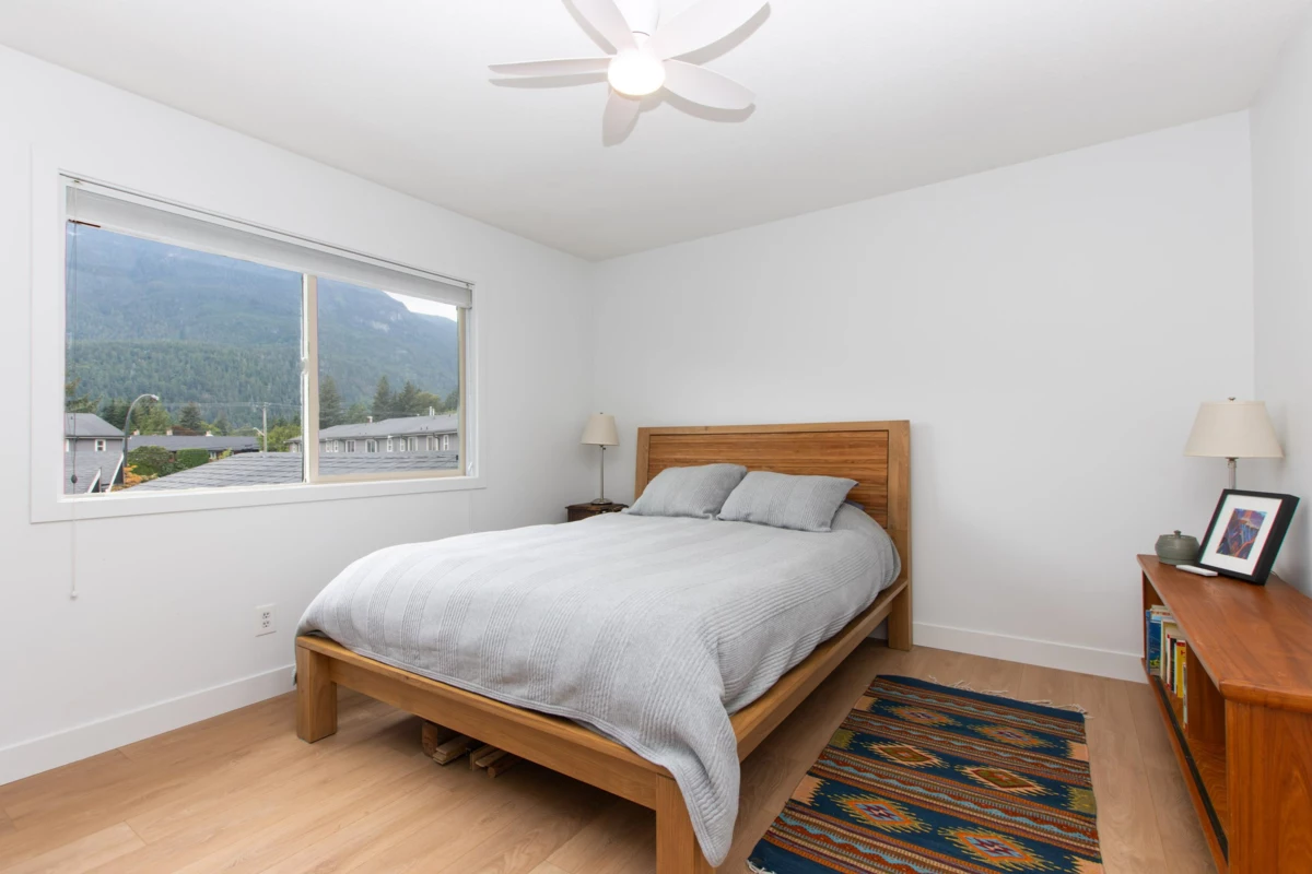 Primary Bathroom Photo of 10 41450 Government Road, Brackendale, BC