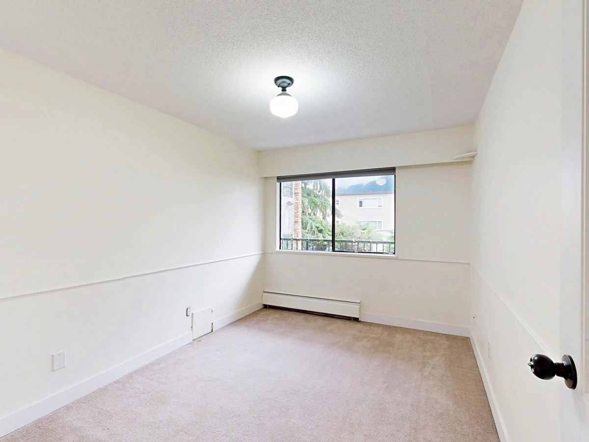Breakfast Nook Photo of 206 138 W 18th Street, North Vancouver, BC