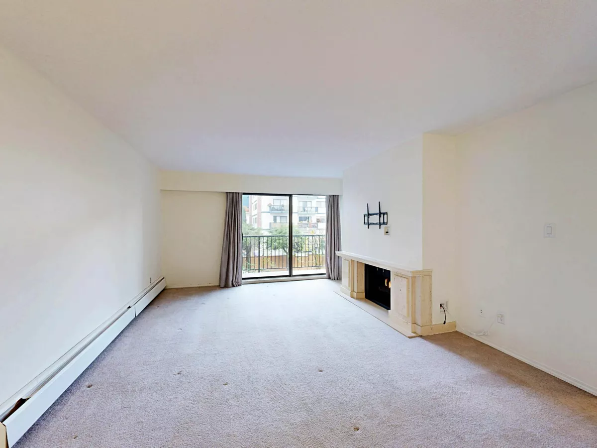 Dining Area Photo of 206 138 W 18th Street, North Vancouver, BC