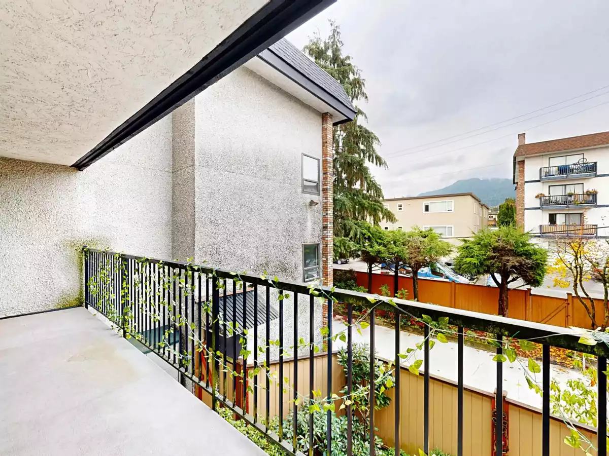 Guest Bathroom Photo of 206 138 W 18th Street, North Vancouver, BC