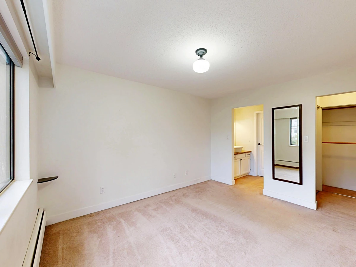 Kitchen Island Photo of 206 138 W 18th Street, North Vancouver, BC