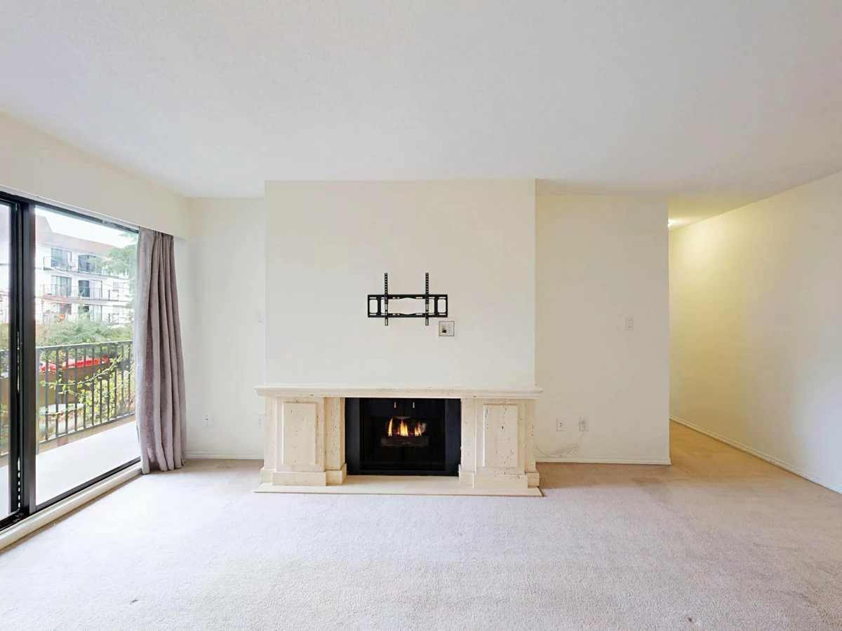 Living Room Photo of 206 138 W 18th Street, North Vancouver, BC