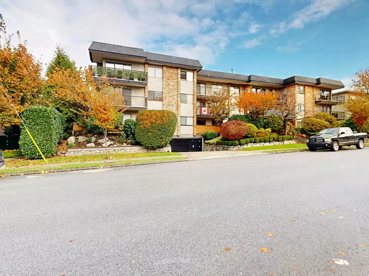 Mudroom Photo of 206 138 W 18th Street, North Vancouver, BC